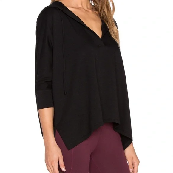 Beyond Yoga Poncho - Picture 3 of 10